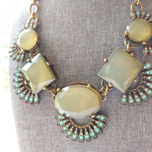 Mythology francescas green bib necklace - Picture 1 of 8